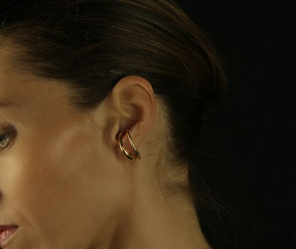 Piercing-like gold earring