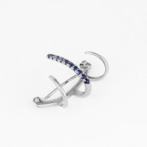 18K white gold earcuff with blue sapphires